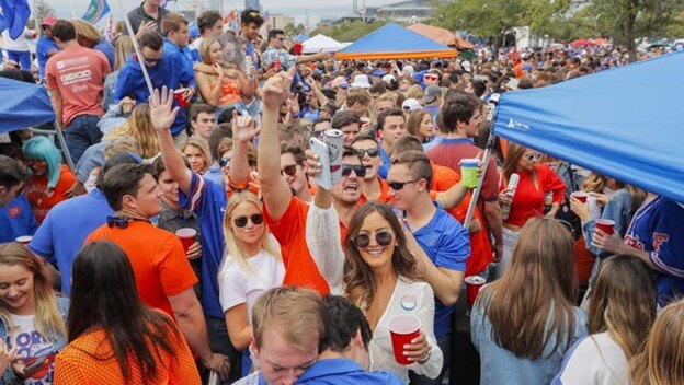 Fans-Tailgating-at-Florida